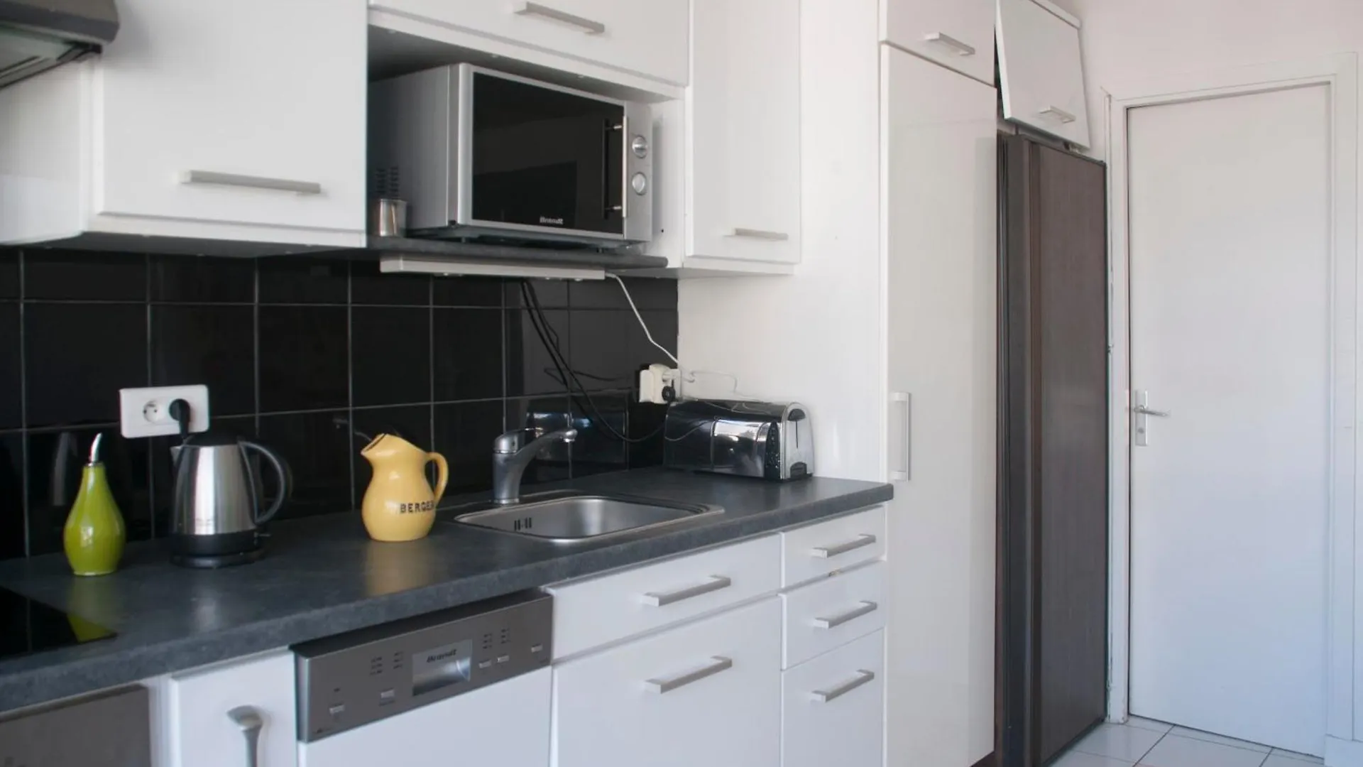 Cosy Apartment With Balcony In The Heart Of 巴黎